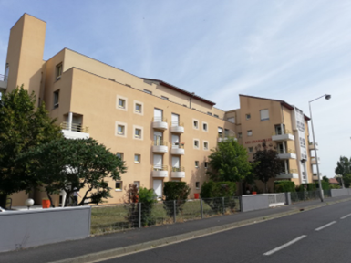 Façade de la Résidence Mutualiste Les Charmilles vue de la rue