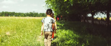 Sortons profiter de la nature : une initiative au service du bien‑être des enfants à la Crèche les Pieds dans l’Ô