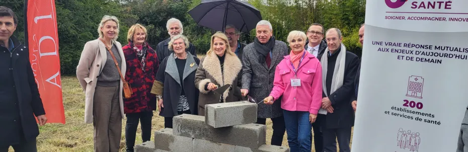Pose de la première pierre de la résidence Marie de Romieu à Viviers